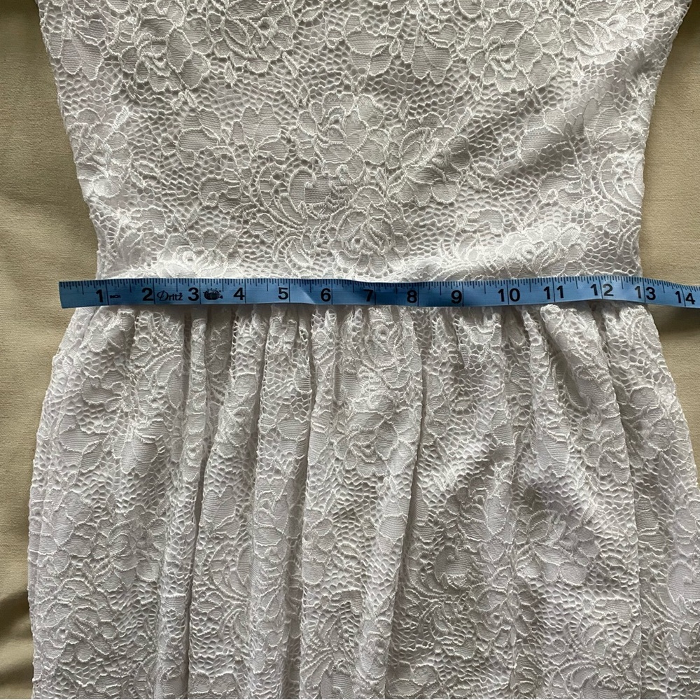 Woodmouse & thistle White lace maxi dress with long sleeves and zipper back - Picture 8 of 10